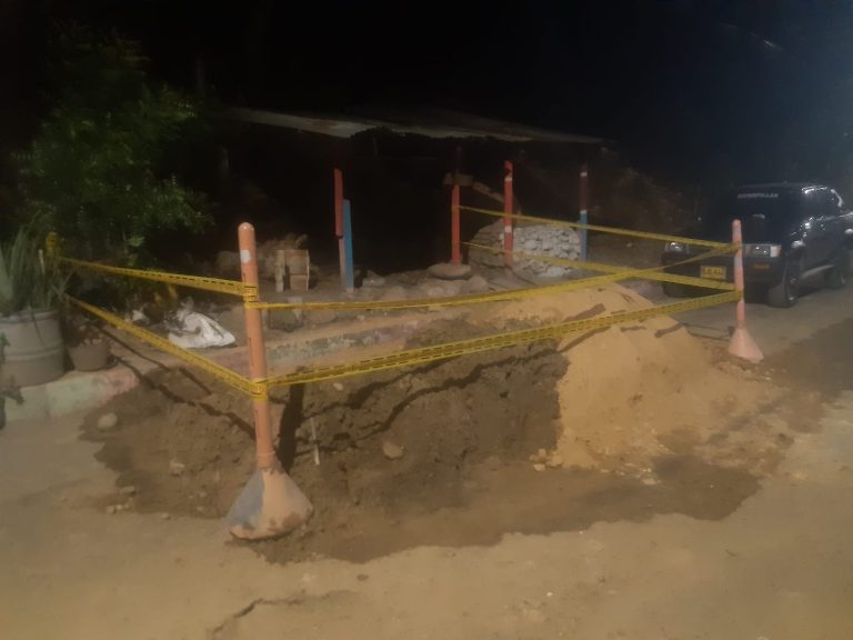 Solucionan daño en red principal de agua en barrio Las Colinas tras dos meses de afectación