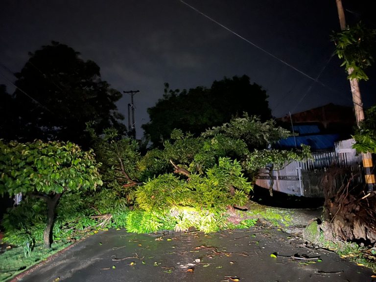 Fuertes lluvias causan daños en establecimientos del sur de Neiva.