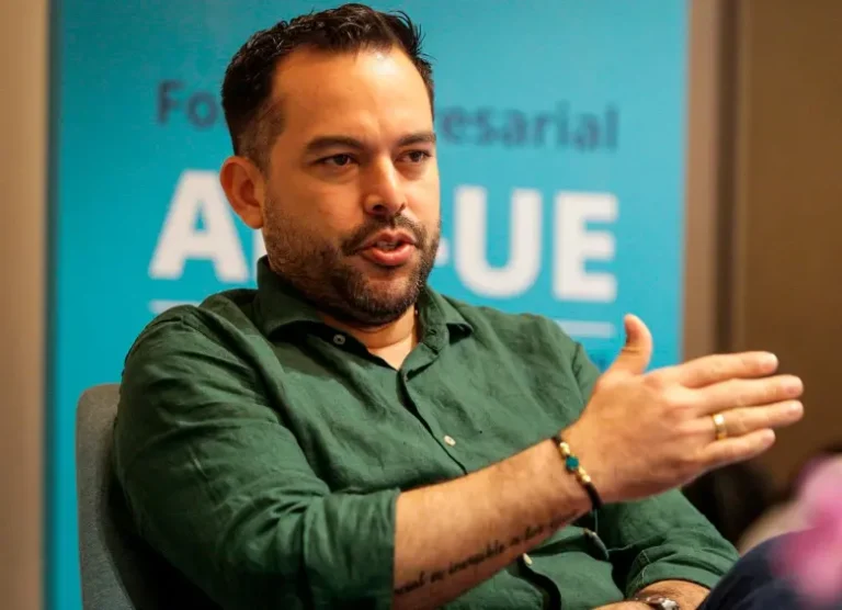 Golpe al bolsillo: gasolina en Colombia podría volver a subir y complica los planes del Gobierno.