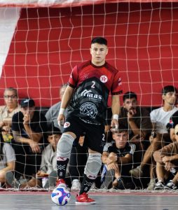 Santiago Mosquera brilla en el futsal argentino y posiciona a su equipo entre los mejores